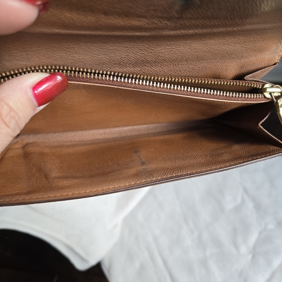 Louis Vuitton Monogram Sarah Wallet - Picture 10 of 13